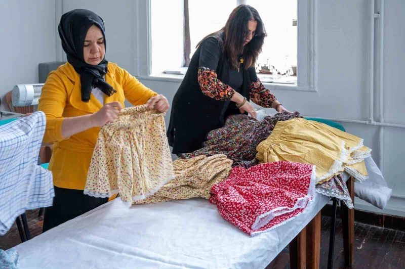 Muğla Olgunlaşma Enstitüsü’nden depremzede çocuklara bayramlık sürprizi
