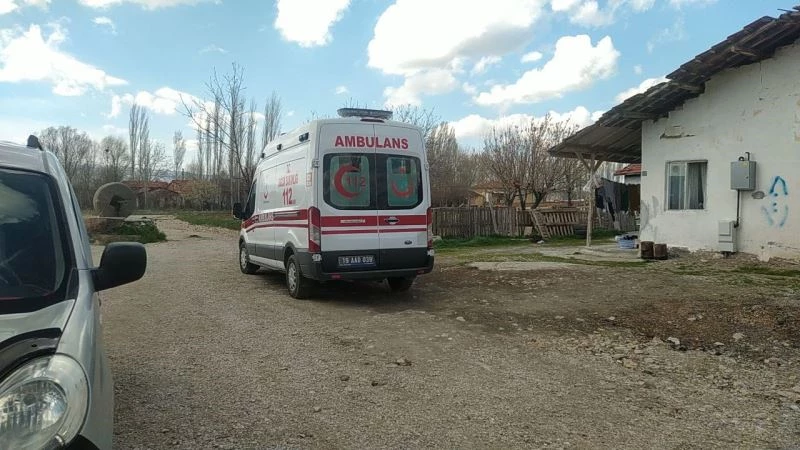 Kafasından bıçaklanan genç ağır yaralandı
