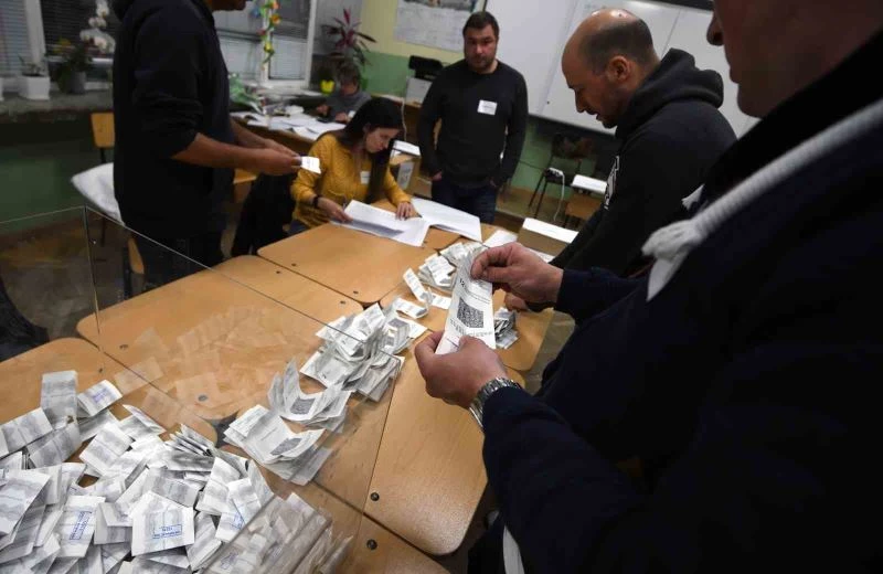 Bulgaristan’da sandık çıkış anketlerine göre Batı yanlısı koalisyon seçimi önde götürüyor
