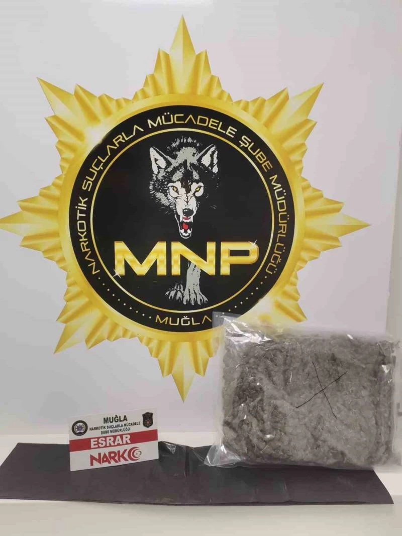 Muğla’da durdurulan takside 1 kilo skunk ele geçirildi
