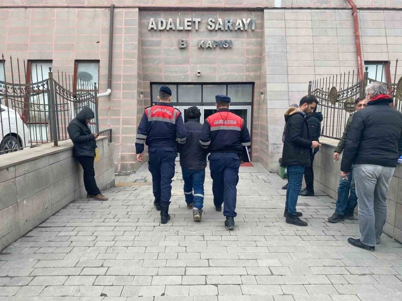 Jandarma ekiplerinin yakaladığı 2 şüpheli tutuklandı
