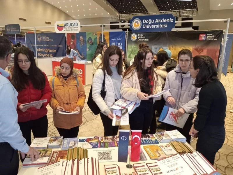 Anadolu Üniversitesi, eğitim fuarlarında yoğun ilgi görüyor
