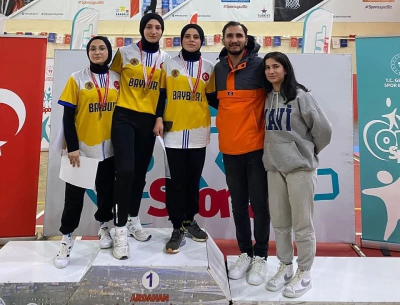 Genç kızlar bilek güreşinde Türkiye finallerinde
