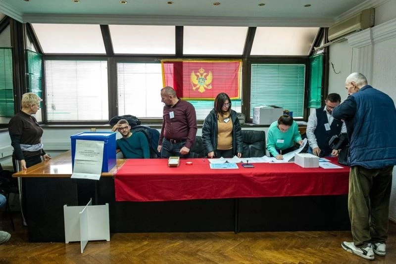 Karadağ’da halk cumhurbaşkanlığı seçiminin ikinci turunda sandık başında
