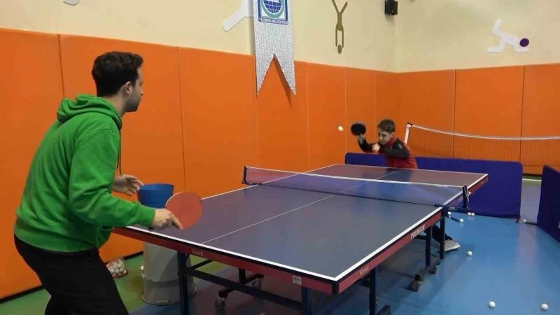 13 yaşındaki otizm hastası Sait Can, şampiyonluğa oynuyor
