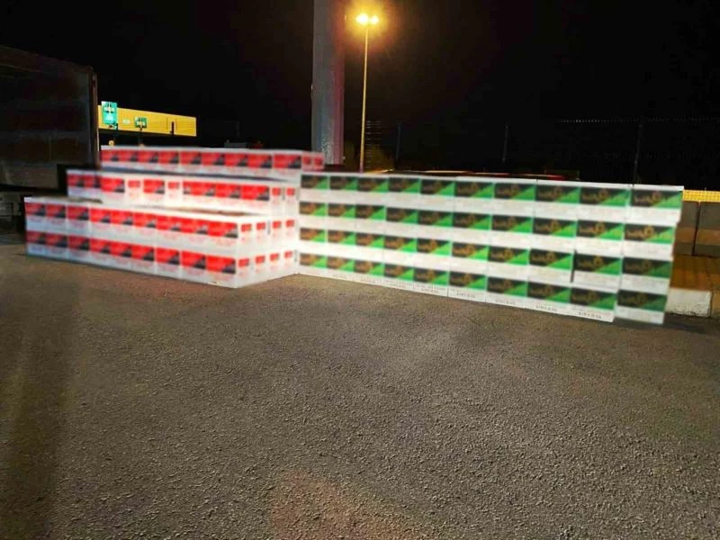 Uygulamada arama yapılan araçta 2 milyon 420 bin makaron bulundu
