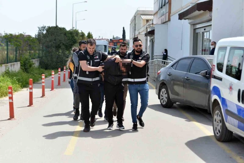 Silah kaçakçılığında kızını da kullanan babaya operasyon: 30 adet tabanca ele geçirildi
