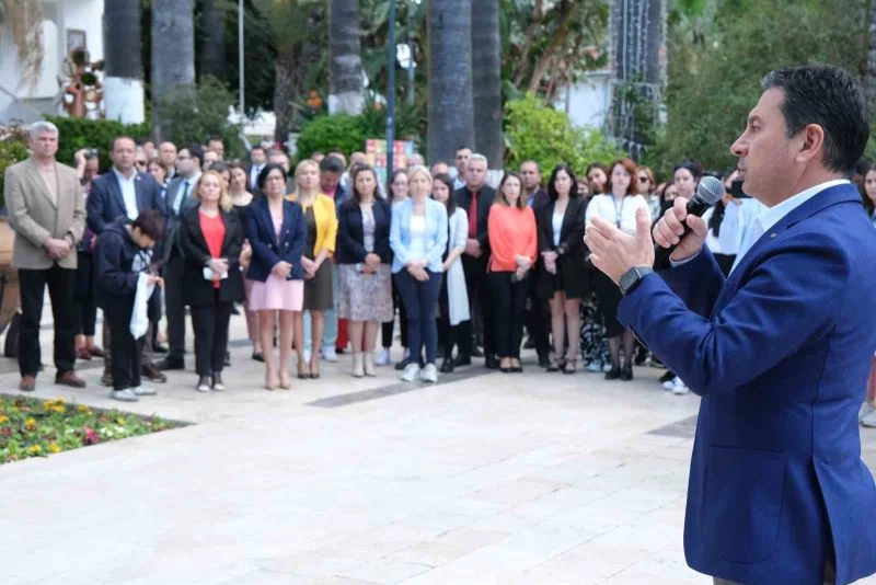 Bodrum Belediye Başkanı Ahmet Aras personeliyle bayramlaştı
