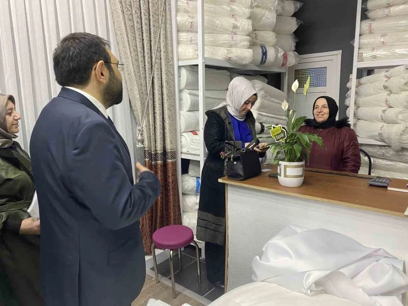 AK Partili milletvekili adayına gençlerden “İlk oyum Erdoğan’a” sözü
