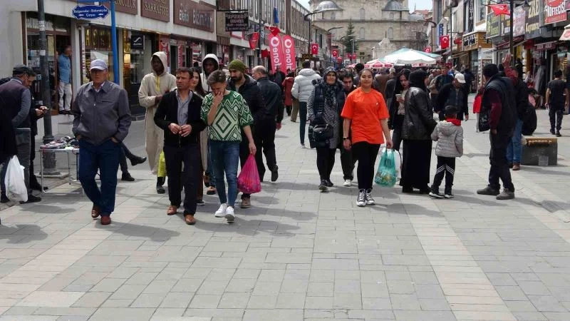 Yozgat’ta çarşı ve pazarda bayram yoğunluğu yaşanıyor
