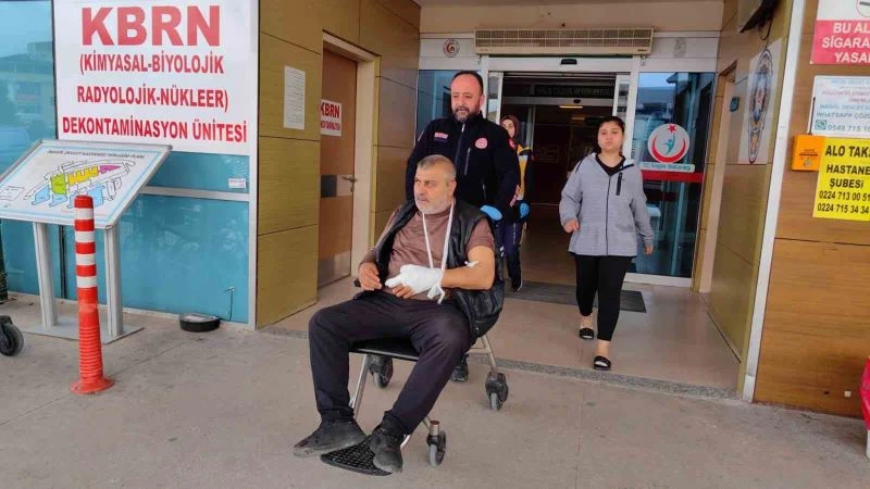 Yolda yürürken hem tüfekle hemde tabancayla vuruldu
