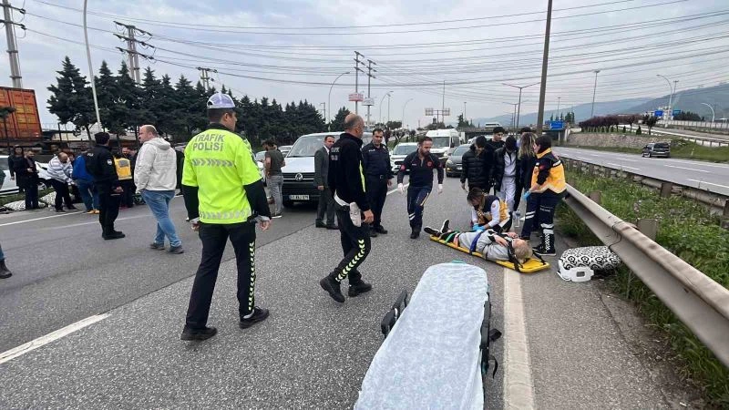 Bayram ziyaretine giden ailenin bulunduğu araç yan yattı: 3’ü çocuk 8 yaralı
