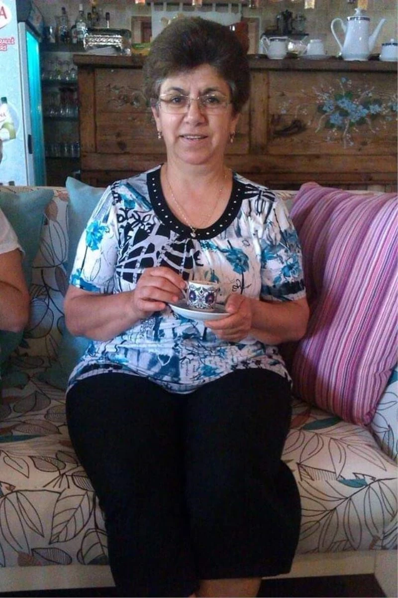 Mezarlık ziyaretinden dönüyordu: Karşıdan karşıya geçen kadına otomobil çarptı
