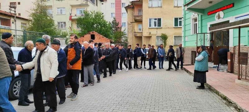 Sungurlu’da bayram namazında vatandaşlar camilere akın etti
