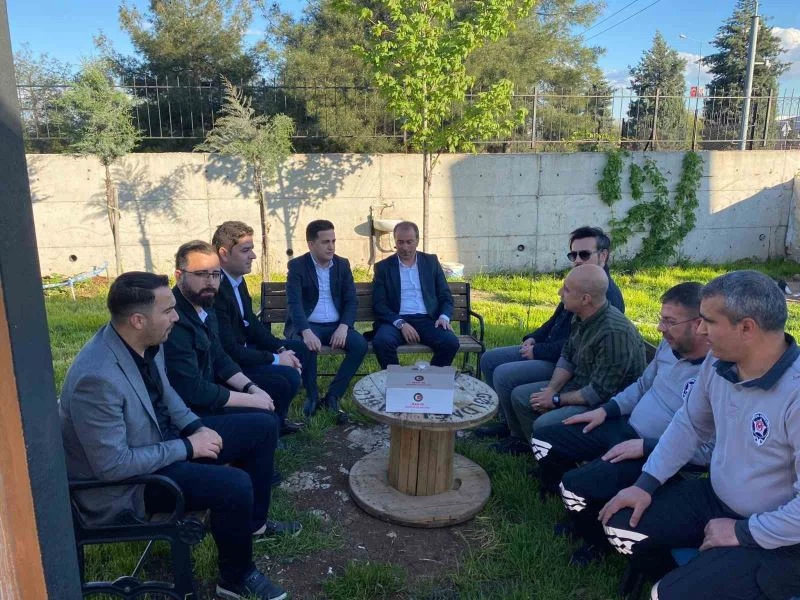 Öz Sağlık İş Sendikası Diyarbakır Şube Başkanı Aküzüm’den sağlık çalışanları ile bir araya geldi
