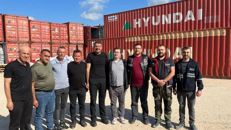 Maden işçileriyle bayramlaştı
