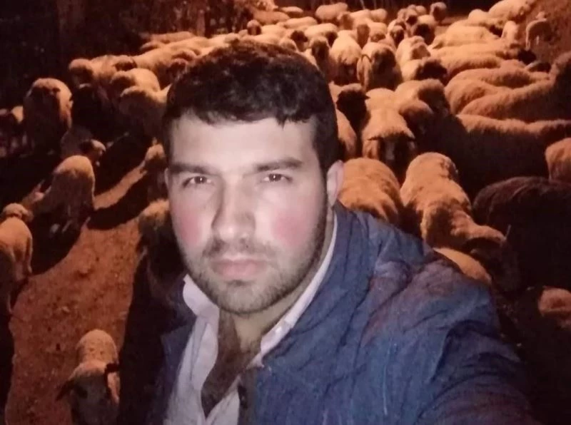 Eşiyle mesajlaştığı için aralarında husumet bulunan akrabasını öldürdü
