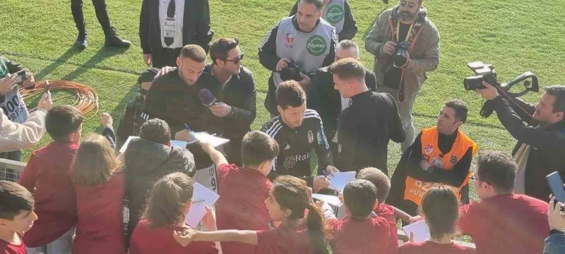 Depremzede çocuklar, Ümraniyespor - Beşiktaş maçında ağırlandı
