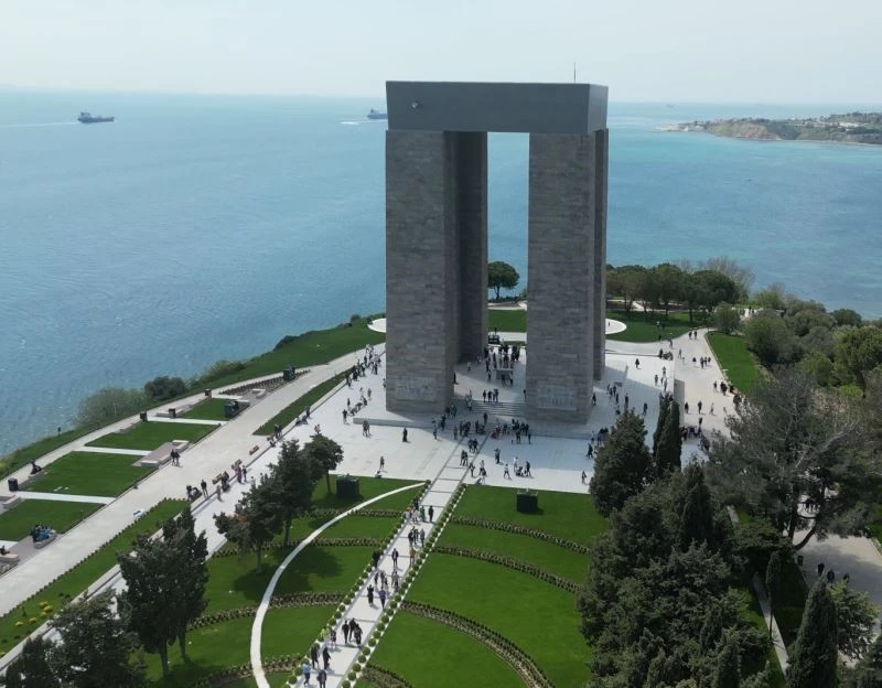 Ramazan Bayramı’nda Şehitler Abidesi’ne ziyaretçi akını
