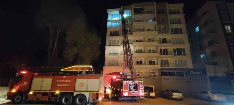 Van’da çatı yangını
