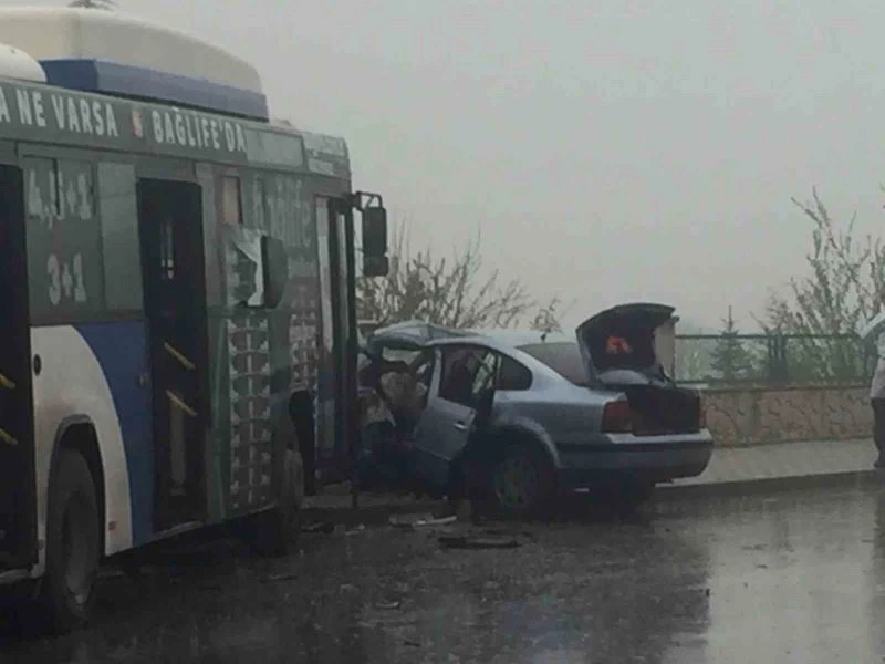 Başkent’te halk otobüsü ile otomobil çarpıştı: 1 ölü
