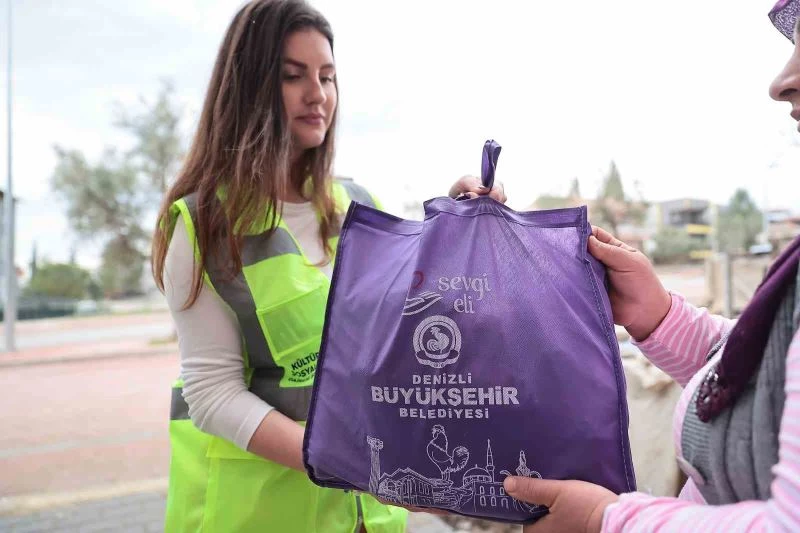 Denizli’de ihtiyaç sahiplerine 30 bin adet gıda paketi dağıtıldı
