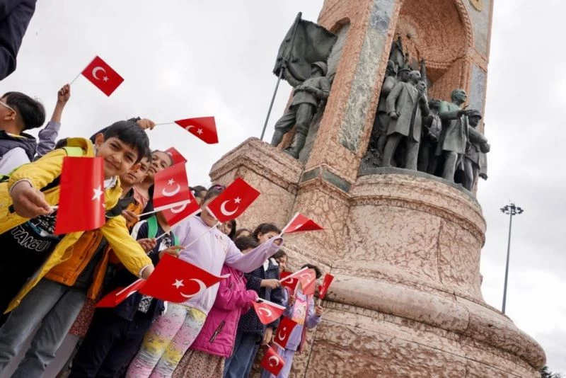 Taksim’de 23 Nisan coşkusu
