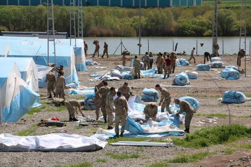 Diyarbakır’daki çadır kentin bir kısmı kaldırıldı
