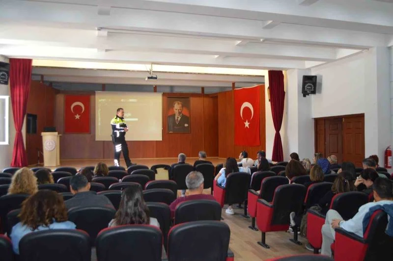 Trafik ekipleri sürücü kursu eğitmenlerine kurs verdi
