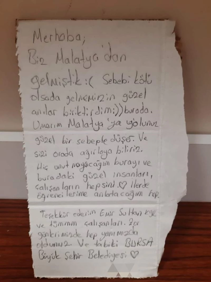 Memleketine dönen depremzededen duygulandıran not
