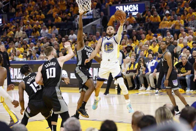 Golden State, Sacramento’yu yenerek seride durumu 2-2 yaptı

