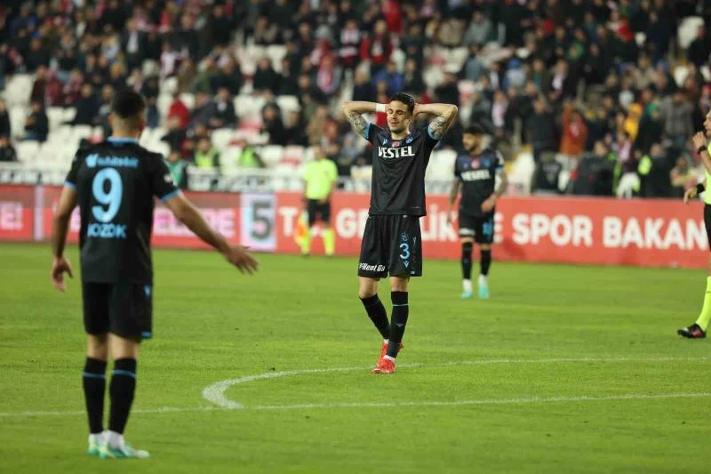 Trabzonspor, öne geçtiği maçlarda 15 puan kaybetti
