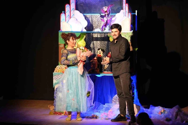 Tarsus Şehir Tiyatrosu ’Masal Günleri’ adlı çocuk oyununu sergiledi
