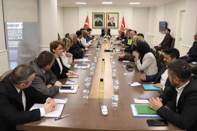 Seçim güvenliği için toplandılar
