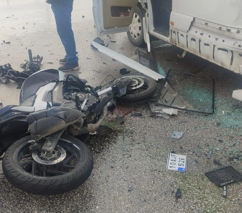 Bandırma Edincik kavşağında trafik kazası: 1 yaralı
