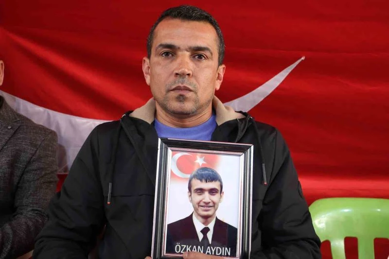 Ailelerin HDP il binası önündeki evlat nöbeti devam ediyor
