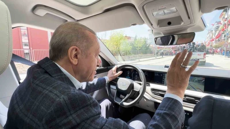 Togg’un kalbinde direksiyona geçen Cumhurbaşkanı’na sevgi seli
