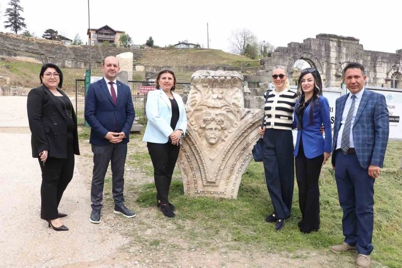 Ersoy Konuralp antik tiyatroya hayran kaldı
