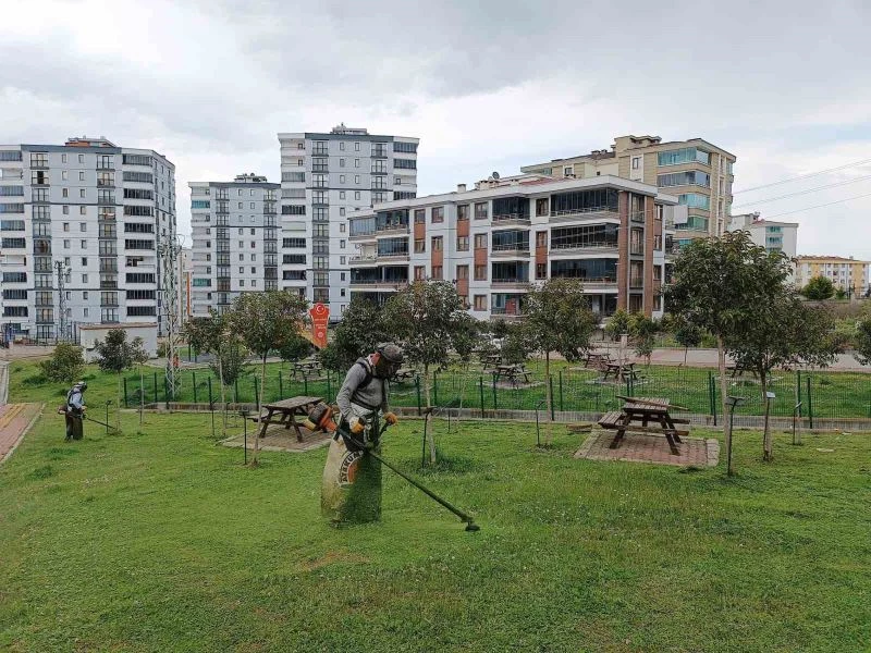 Atakum’un parklarında bahar temizliği
