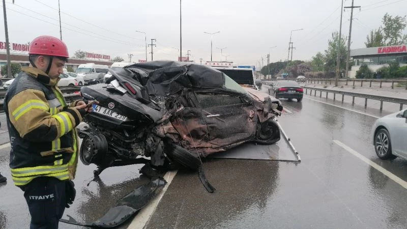 Kocaeli D-100’de 8 araç birbirine girdi: 8 yaralı
