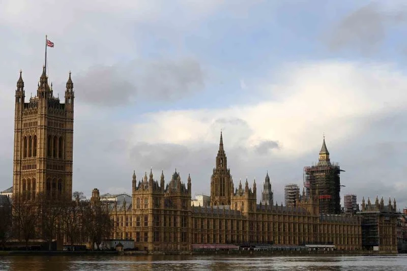 İngiliz parlamentosunun alt kanadından Yasa Dışı Göç Yasası’na onay
