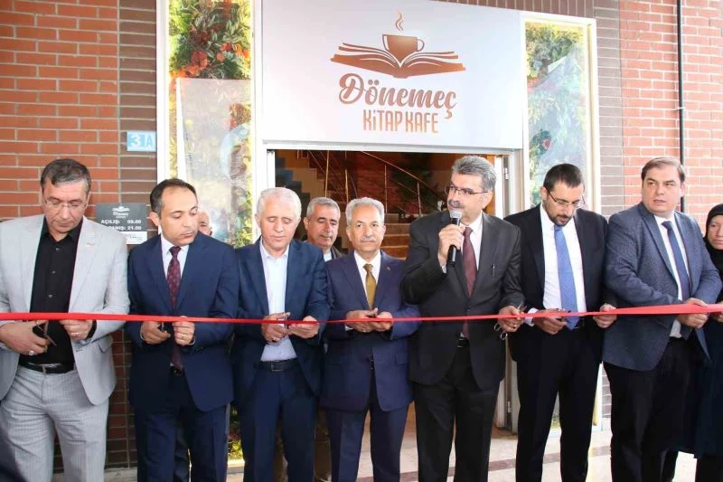 Nasreddin Hoca’nın memleketi Akşehir’de Dönemeç Kitap Kafe’nin açılışı yapıldı
