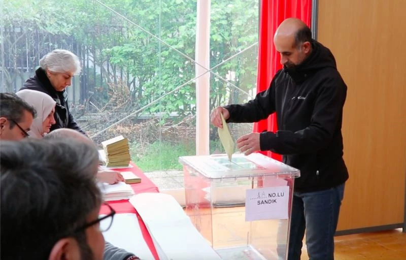 Fransa’daki Türk vatandaşları Cumhurbaşkanlığı seçimi için sandık başında
