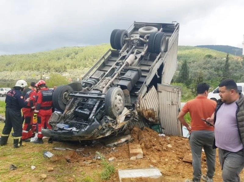 Milas’ta trafik kazası: 1’i ağır 2 yaralı
