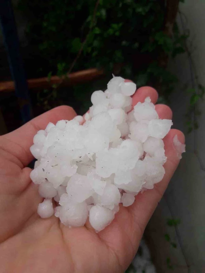 Bursa’da misket büyüklüğünde dolu yağdı
