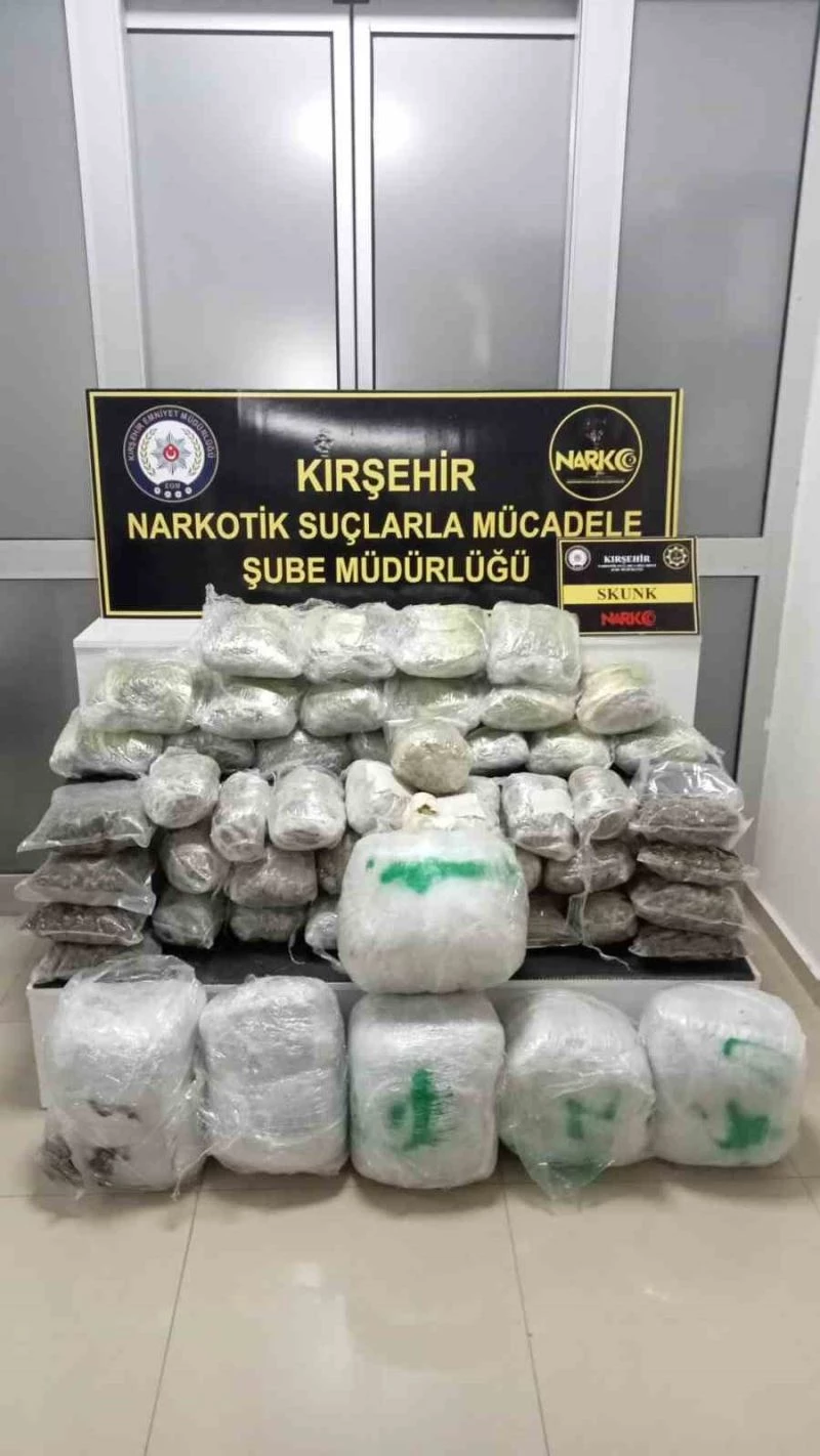 Kırşehir’de yol uygulamasında rekor miktarda uyuşturucu yakalandı
