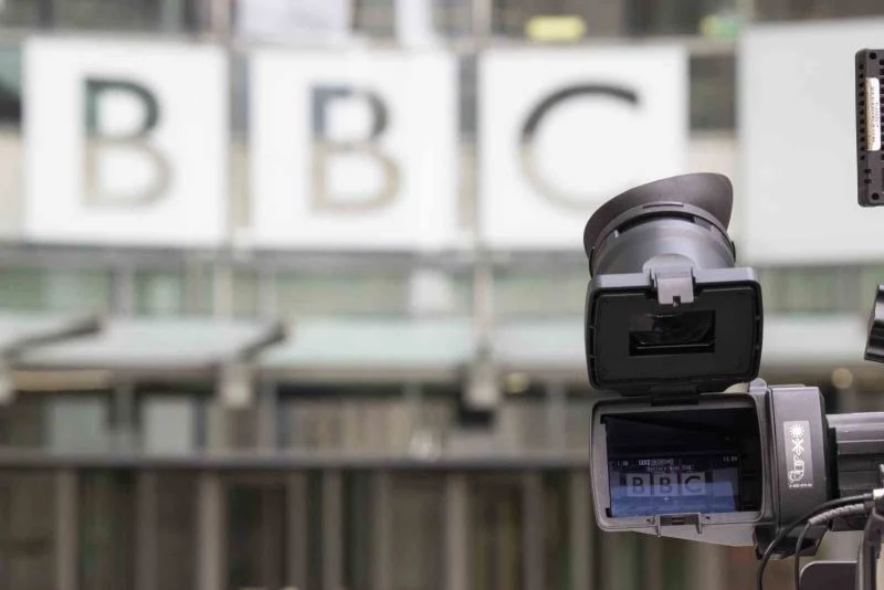 BBC Yönetim Kurulu Sharp görevinden istifa etti
