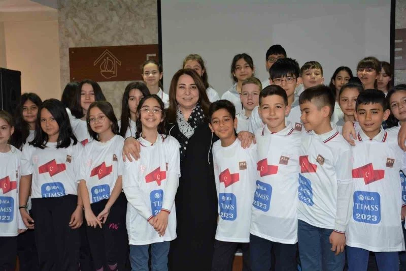 İl Milli Eğitim Müdürü Pervin Töre, TIMSS 2023 uygulamasında Eskişehir’i ve Türkiye’yi temsil edecek öğrenciler ile bir araya geldi
