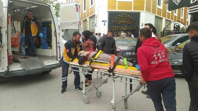 Yola düşen çocuğun ayağının üzerinden otomobil geçti
