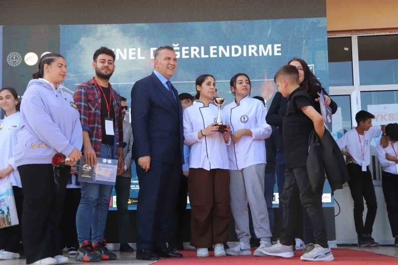 Geleceğin şeflerine ödülleri verildi
